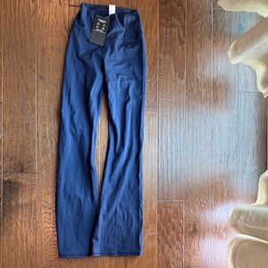 Fabletics navy flare legging